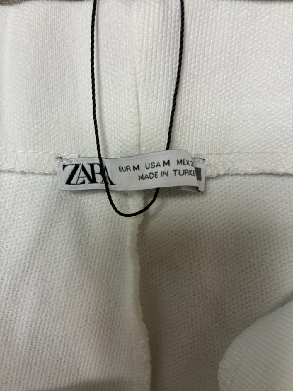 Zara Off-White Knit Top with Textured Weave rubber around waist length pop 41” - Picture 2 of 3